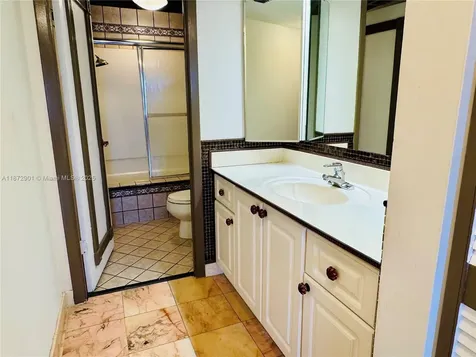 18071 Biscayne Boulevard Aventura FL 33160