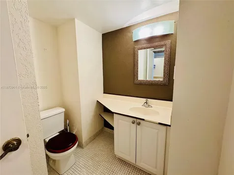 18071 Biscayne Boulevard Aventura FL 33160