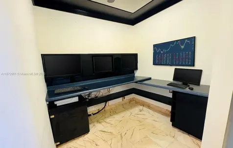 18071 Biscayne Boulevard Aventura FL 33160
