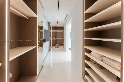 300 Biscayne Blvd Way Miami FL 33131