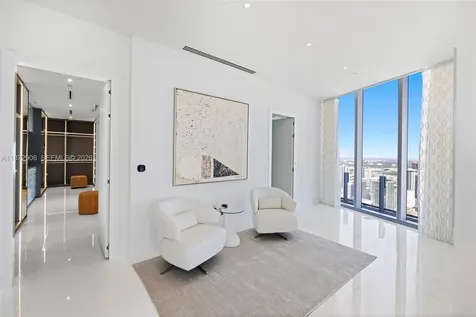 300 Biscayne Blvd Way Miami FL 33131