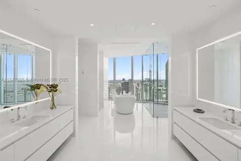300 Biscayne Blvd Way Miami FL 33131