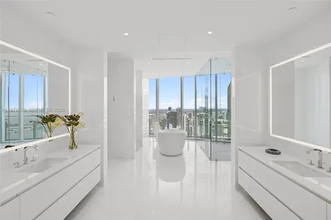 300 Biscayne Blvd Way Miami FL 33131