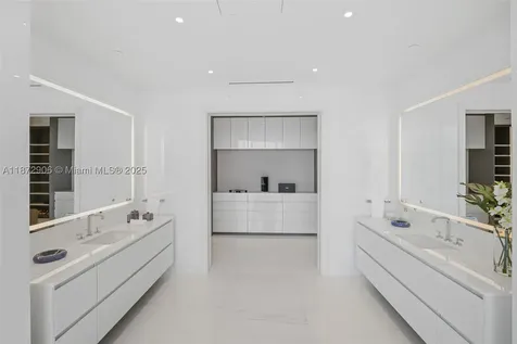 300 Biscayne Blvd Way Miami FL 33131
