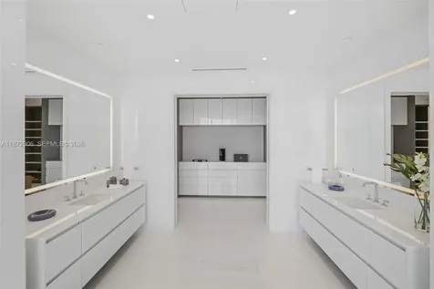 300 Biscayne Blvd Way Miami FL 33131