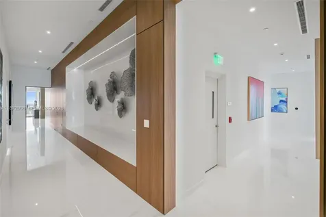 300 Biscayne Blvd Way Miami FL 33131