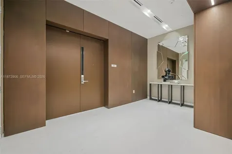 300 Biscayne Blvd Way Miami FL 33131