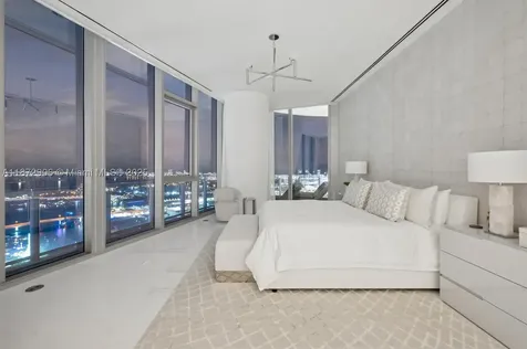 300 Biscayne Blvd Way Miami FL 33131