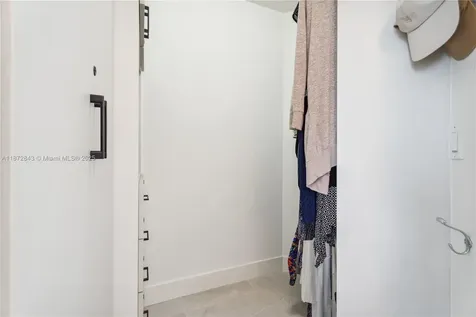 16699 Collins Ave+one Self Parking Sunny Isles Beach FL 33160