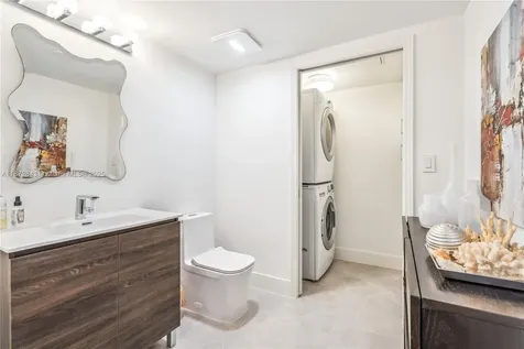 16699 Collins Ave+one Self Parking Sunny Isles Beach FL 33160