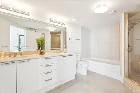 16699 Collins Ave+one Self Parking Sunny Isles Beach FL 33160