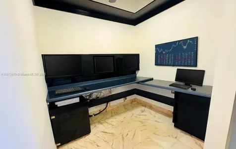 18071 Biscayne Boulevard Aventura FL 33160