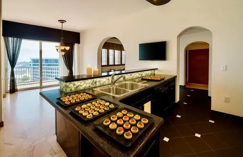 18071 Biscayne Boulevard Aventura FL 33160