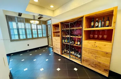 18071 Biscayne Boulevard Aventura FL 33160