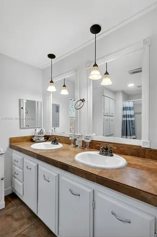 21831 S Heritage Circle Pembroke Pines FL 33029