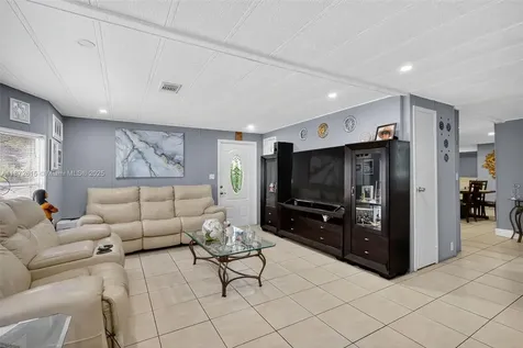 21831 S Heritage Circle Pembroke Pines FL 33029