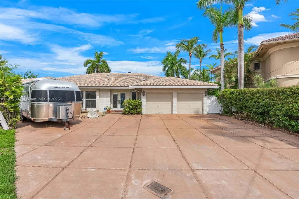 2401 Fryer Point Fort Lauderdale FL 33305