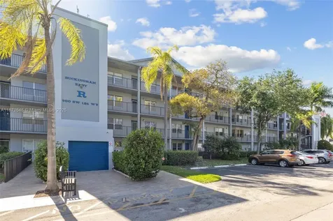 900 SW 125th Way Pembroke Pines FL 33027