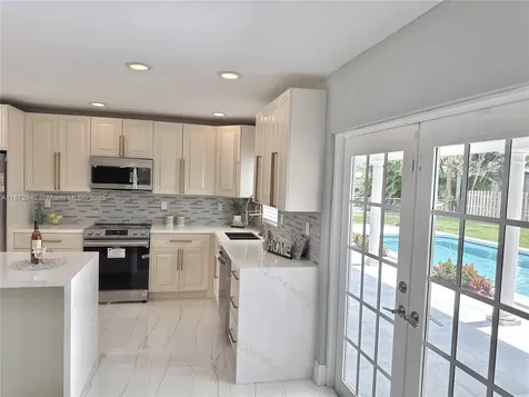 7480 NW 14th Street Plantation FL 33313