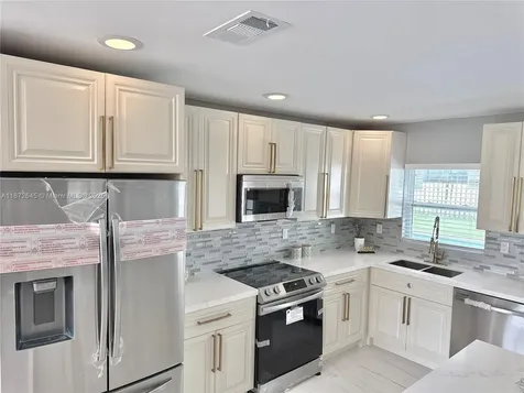 7480 NW 14th Street Plantation FL 33313