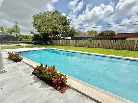 7480 NW 14th Street Plantation FL 33313