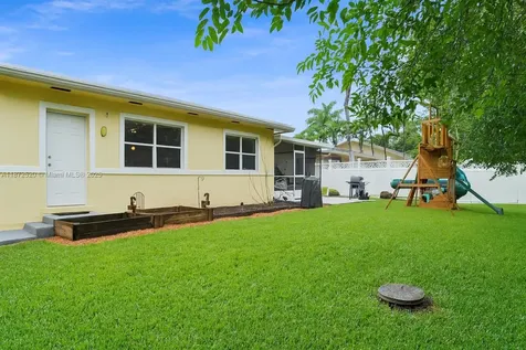 1960 SW 28th Way Fort Lauderdale FL 33312