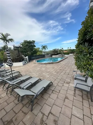 3200 Collins Avenue Miami Beach FL 33140
