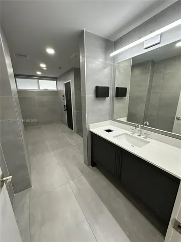 3200 Collins Avenue Miami Beach FL 33140