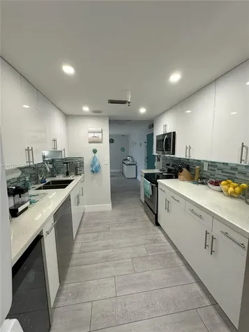 3200 Collins Avenue Miami Beach FL 33140