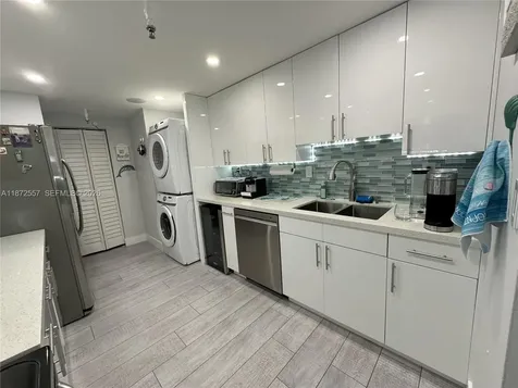 3200 Collins Avenue Miami Beach FL 33140