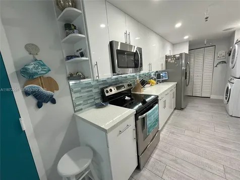 3200 Collins Avenue Miami Beach FL 33140