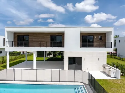 16740 N Botaniko Drive N Weston FL 33326