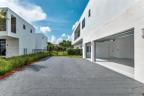 16740 N Botaniko Drive N Weston FL 33326