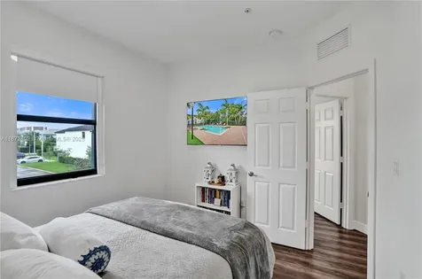 136 SW 185th Way Pembroke Pines FL 33029