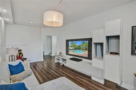 136 SW 185th Way Pembroke Pines FL 33029