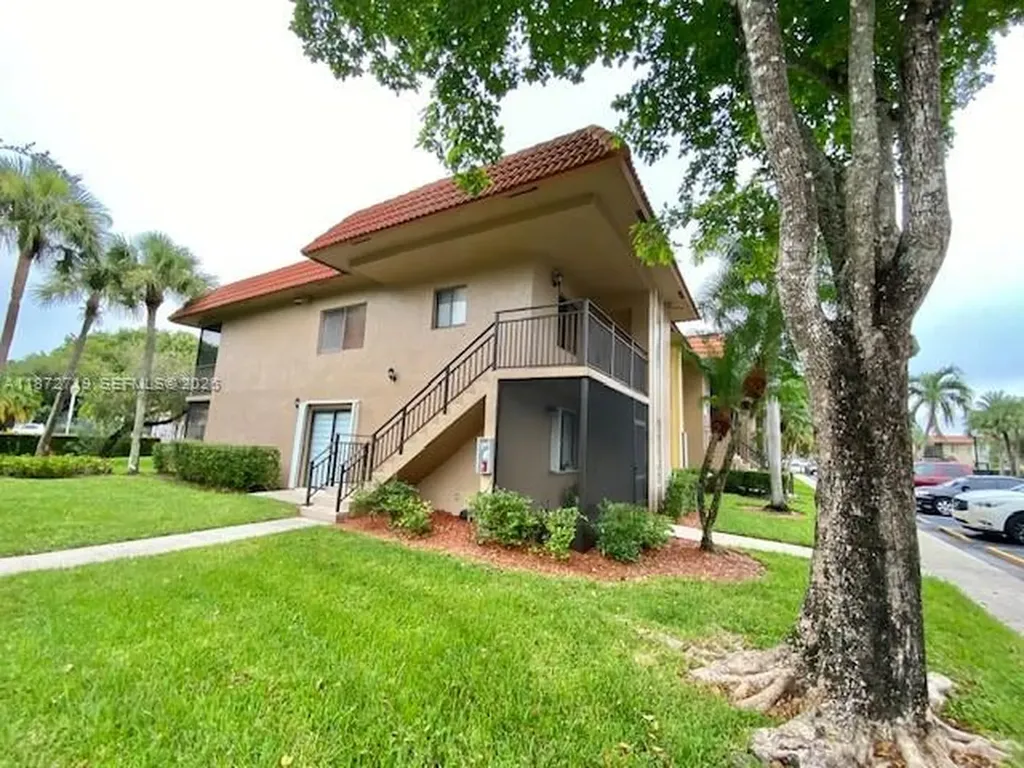 437 Lakeview Drive Weston FL 33326