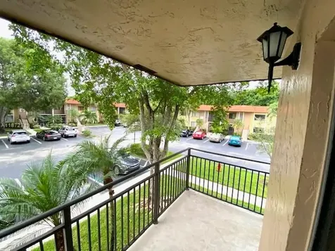 437 Lakeview Drive Weston FL 33326