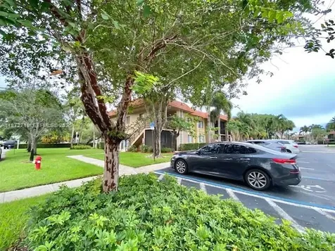 437 Lakeview Drive Weston FL 33326