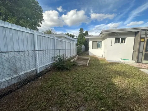 116 SE 9th Court Hallandale Beach FL 33009
