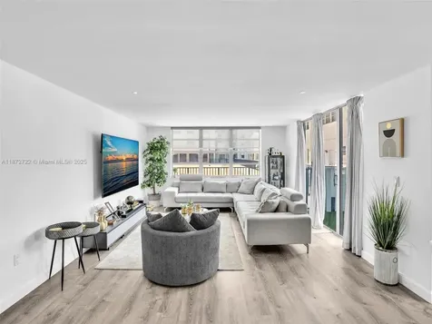 2780 NE 183rd Street Aventura FL 33160