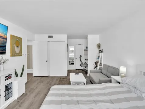 2780 NE 183rd Street Aventura FL 33160