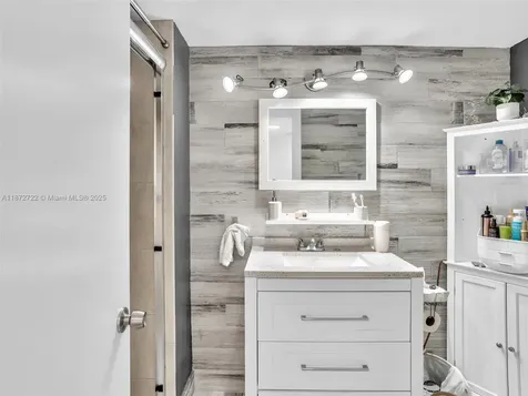 2780 NE 183rd Street Aventura FL 33160