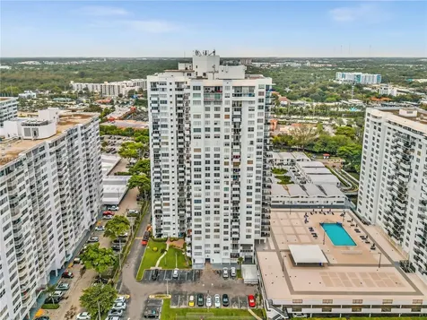 2780 NE 183rd Street Aventura FL 33160