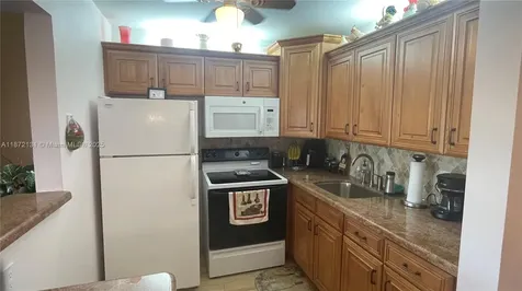 3033 Berkshire B Deerfield Beach FL 33442