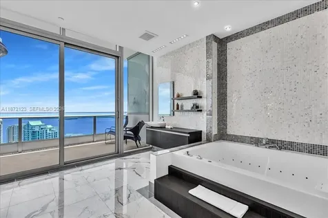 200 Biscayne Boulevard Way Miami FL 33131