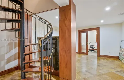 4551 Ponce De Leon Boulevard Coral Gables FL 33146