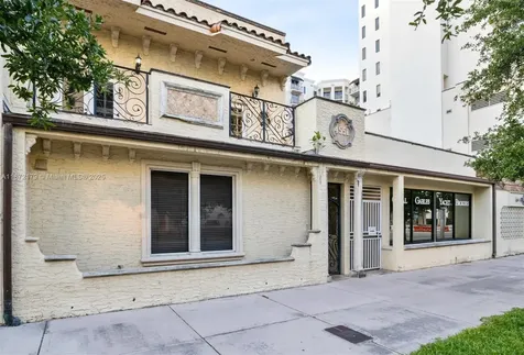 4551 Ponce De Leon Boulevard Coral Gables FL 33146
