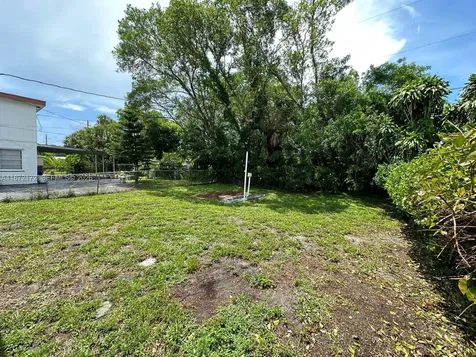 1344 9th Street West Palm Beach FL 33401