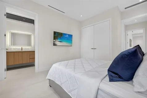 2757 NE 34th Street Fort Lauderdale FL 33306