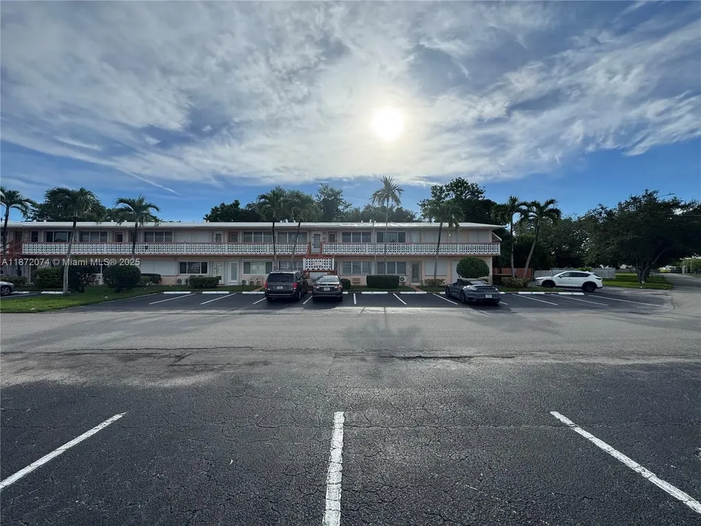 815 SW 10th Terrace Hallandale Beach FL 33009